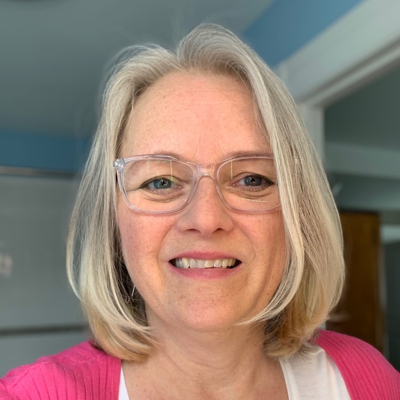 Meet your Posher, Lynn - Picture 1 of 1